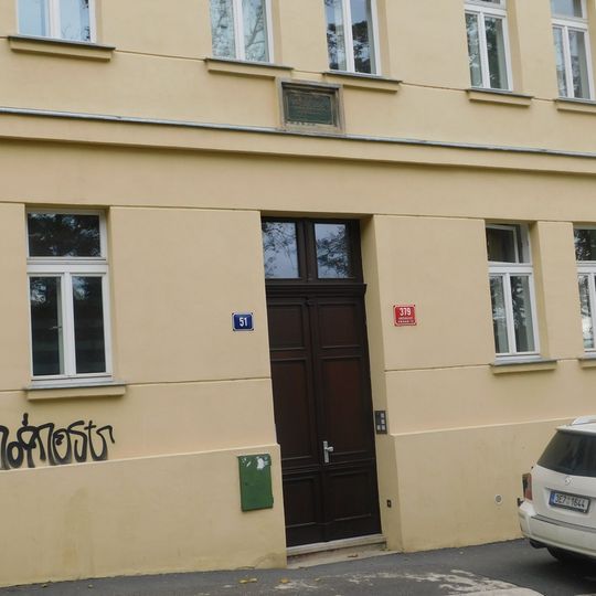 Pamětní deska Karla Půlpána na domě Rybalkova 379/51 v Praze