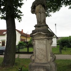 Socha svatého Jana Nepomuckého v Tatenicích u zámku