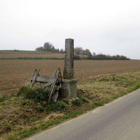 Kříž východně od Újezdce