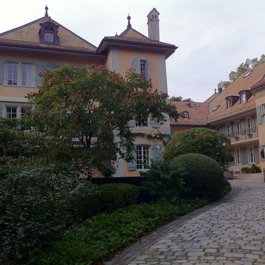 Herrenhaus und Reiterhof