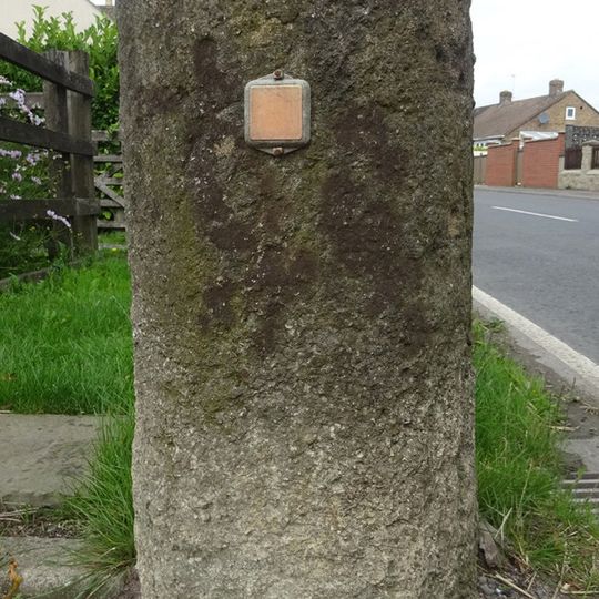 Milestone, Bath Road, by Pump Cottage