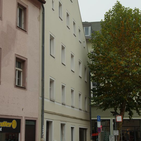 Wohn- und Geschäftshaus