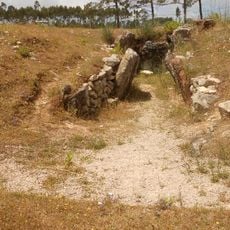 Monumentos da Serra da Brenha, que incluem o Dólmen das Carniçosas