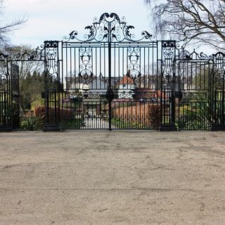 Rowntree Park Memorial Gates