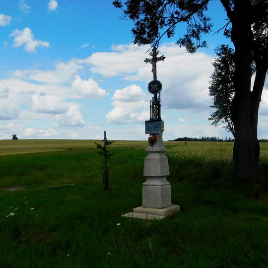 Kříž u silnice východně od Martinic u Onšova