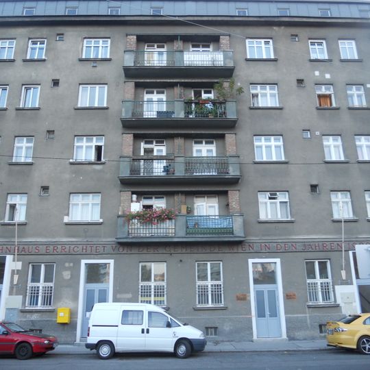 Wohnhausanlage der Gemeinde Wien Wohlmutstraße 4-6