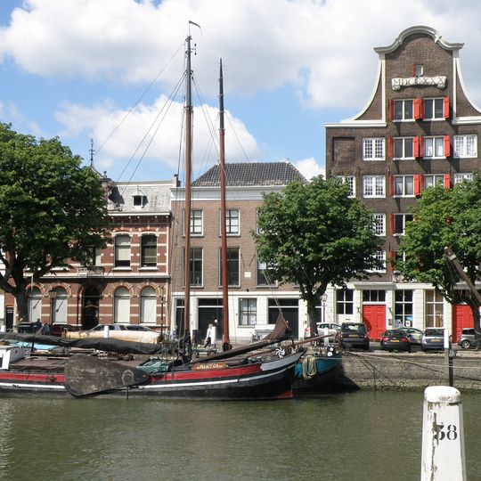 Wolwevershaven 32, Dordrecht