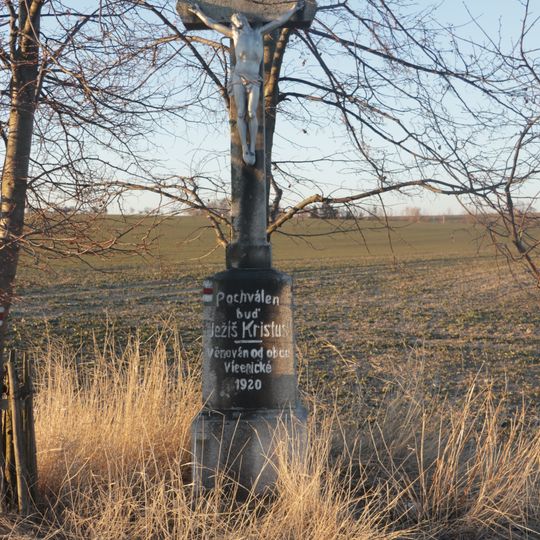 Kříž z roku 1920 u Vícenic