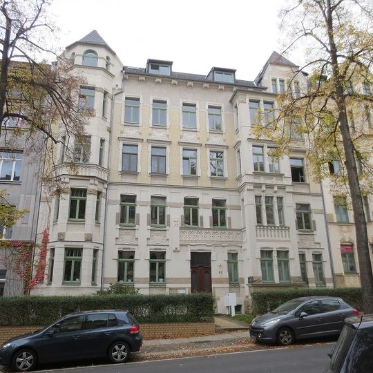 Mietshaus in geschlossener Bebauung mit Vorgarten Barbarossastraße 62