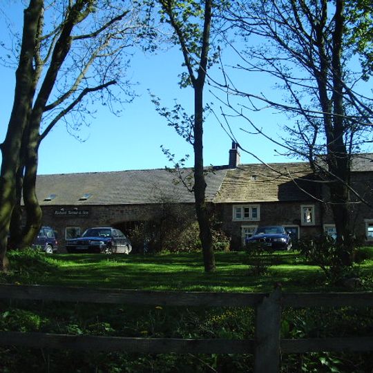 Sawley Grange Farmhouse and barn adjoining to east