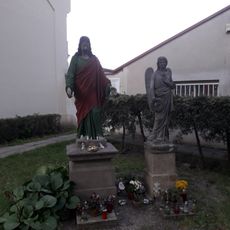 Socha u Vinohradského hřbitova v Praze