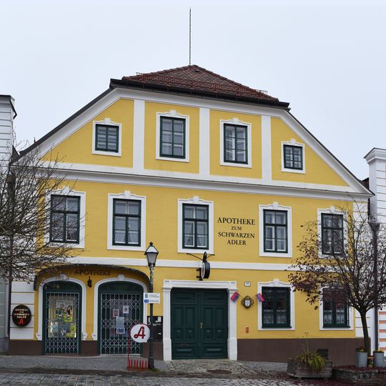 Bürgerhaus, Apotheke "Zum schwarzen Adler"