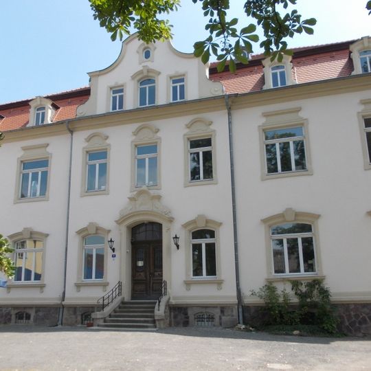 Einzeldenkmal der Sachgesamtheit Rittergut Kahnsdorf: Neues Herrenhaus Theodor-Sältze-Straße 8