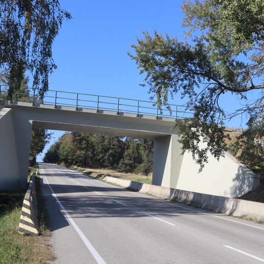 Železniční most přes silnici I/23 u Čechočovic