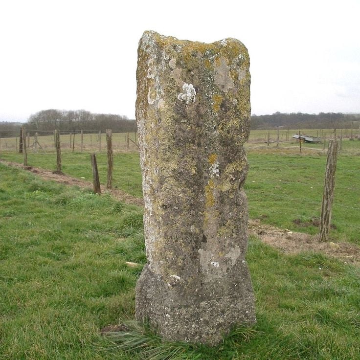 Le Menhir des Demoiselles