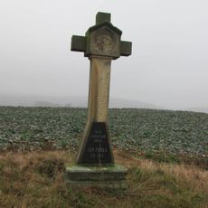 Kříž v poli západně od Kojčic