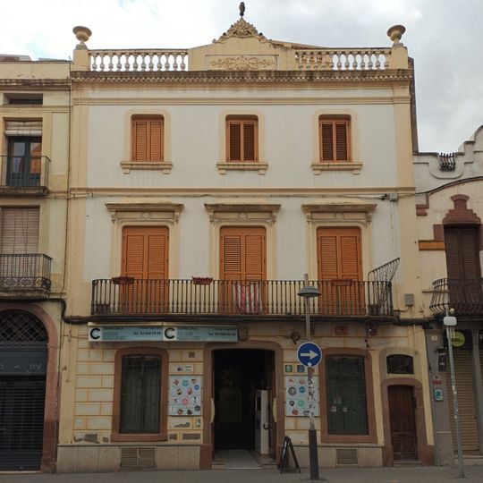 House in carrer Alfons II d'Aragó, 19