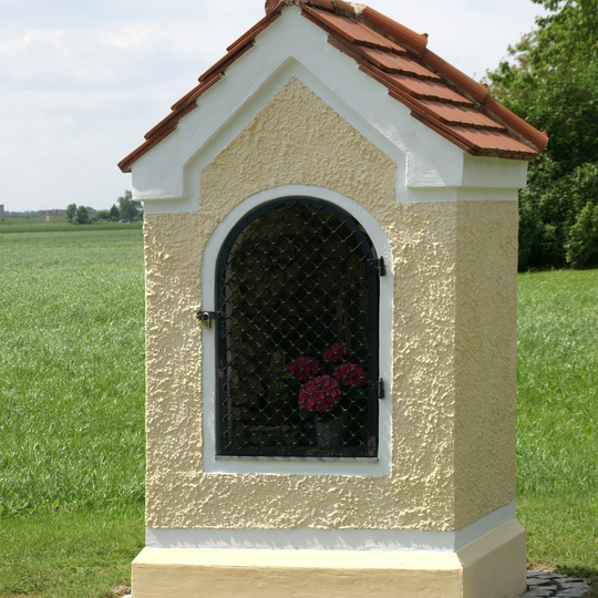 Kapellenbildstock mit Lourdesgrotte