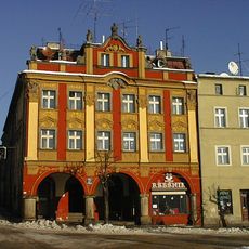 Pl. Niepodległości 27