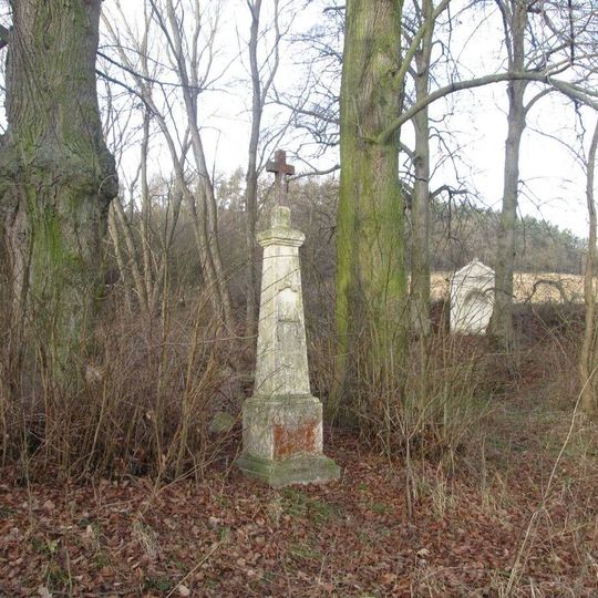 Kříž západně od Výrova
