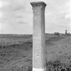 Grenspaal Merwededijk