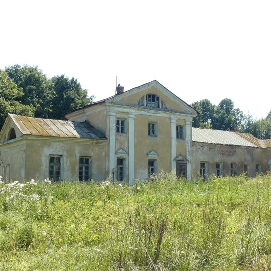 Флигель с мезонином восточный