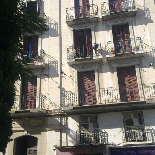 Habitatges a la plaça de l'Àngel, 1