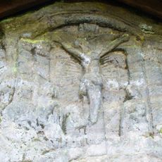 Skalní kaplička s reliéfem Krista u silnice z Mařenic do Trávníku