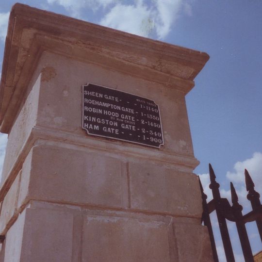 Milestone, Star & Garter Hill