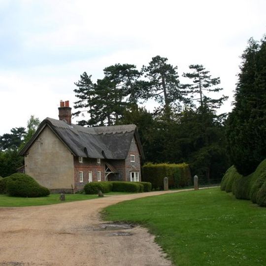 Hampden Cottage  Manor Lodge