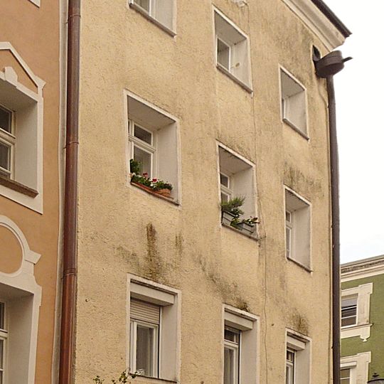 Wohn- und Geschäftshaus