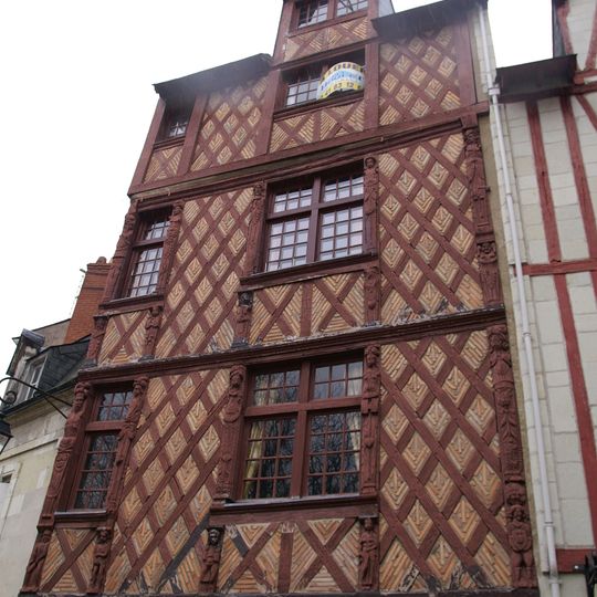 Maison 3 place Saint-Pierre