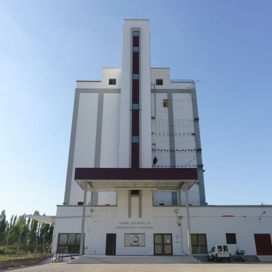 Chillarón Silo Climbing Center