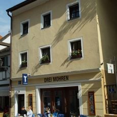 Wohn- und Geschäftshaus