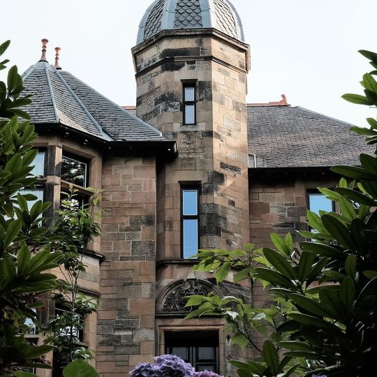 48, 48a Dalziel Drive