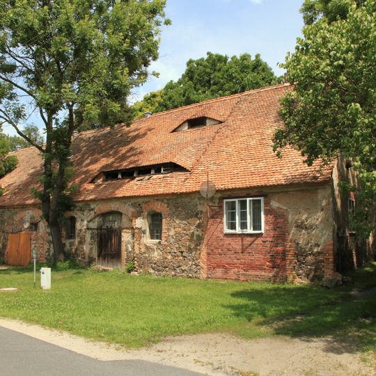 Einzeldenkmale der Sachgesamtheit Rittergut Horka: Stallscheune des ehemaligen Gutshofes Am Gemeindeamt 4