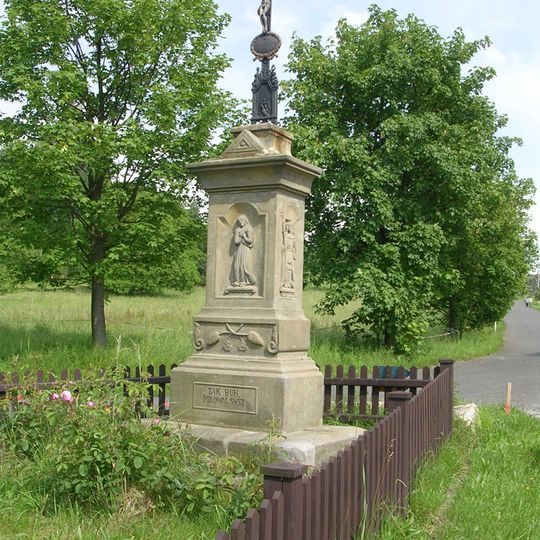 Kříž na rozcestí severně od Troskovic