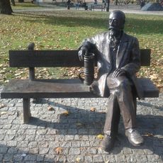 Bench to Ignacy Łukasiewicz at Grobla Street in Poznań