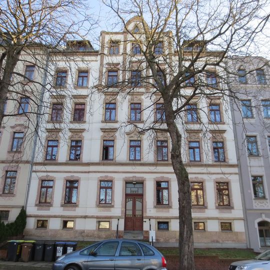 Mietshaus in geschlossener Bebauung mit Vorgarten Hilbersdorfer Straße 42