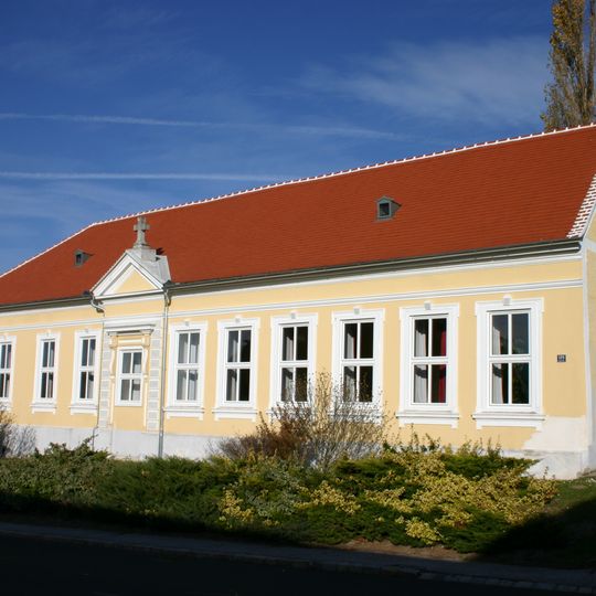 Wohnhaus, ehem. evangelische Schule