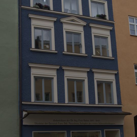 Wohn- und Geschäftshaus