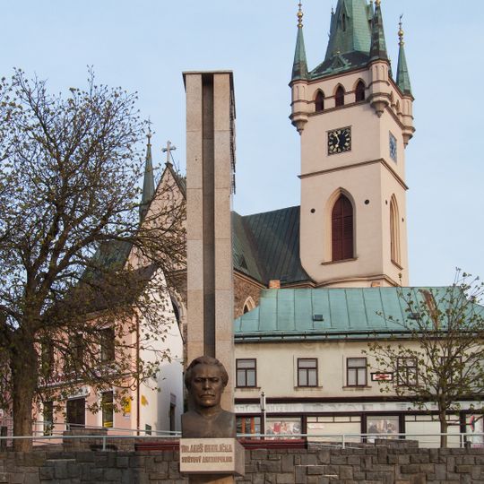 Památník Dr. Aleše Hrdličky na Dolním náměstí v Humpolci