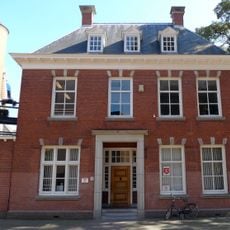 Directeurswoning en chauffeurswoning behorende bij het kantoorgebouw Coöperatieve Centrale Boerenleenbank