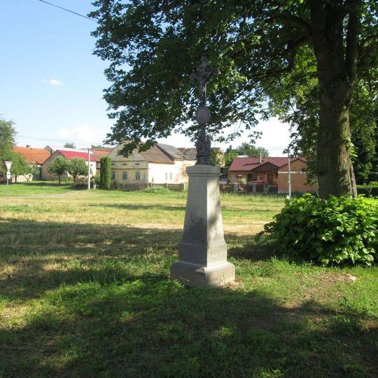 Kříž v Hašově na návsi
