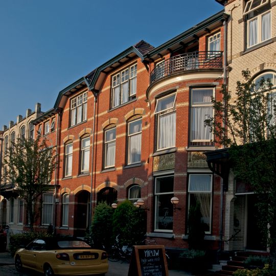 Twee woonhuizen in Art Nouveau-stijl