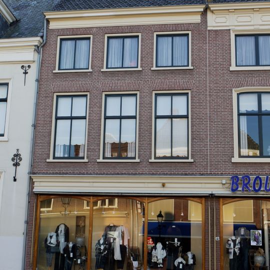 Huis met eenvoudige lijstgevel