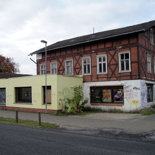 Ernst-Thälmann-Straße 2