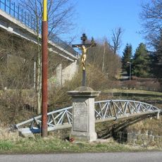 Kříž u podjezdu silnice I/9 v Horním Jindřichově