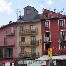 Building in plaça de Santa Maria