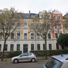 Mietshaus in geschlossener Bebauung mit Vorgarten Ricarda-Huch-Straße 6